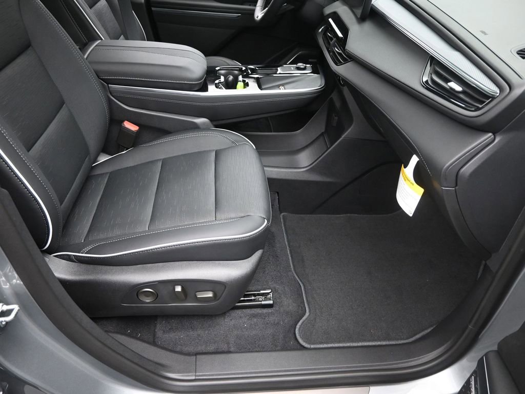 Used 2025 Buick Enclave Sport Touring w/ Power Package image 7