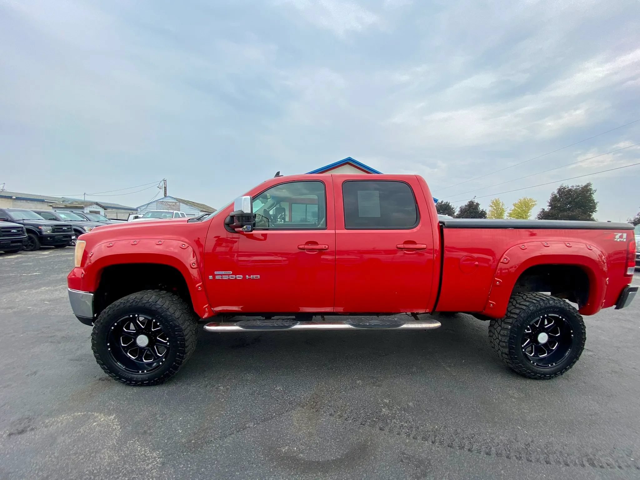 Used 2008 GMC Sierra 2500 SLT w/ Z71 Off-Road Package AWD/4WD image 2