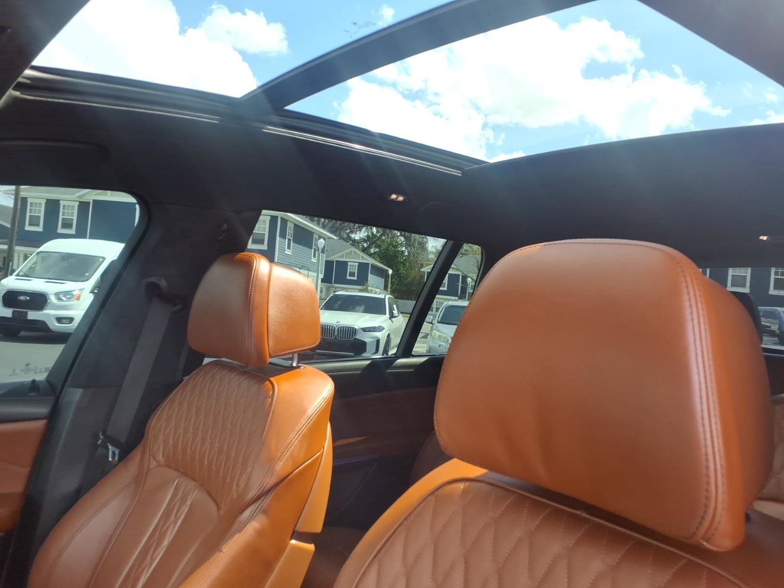 Used 2025 BMW X7 xDrive40i w/ M Sport Package image 7