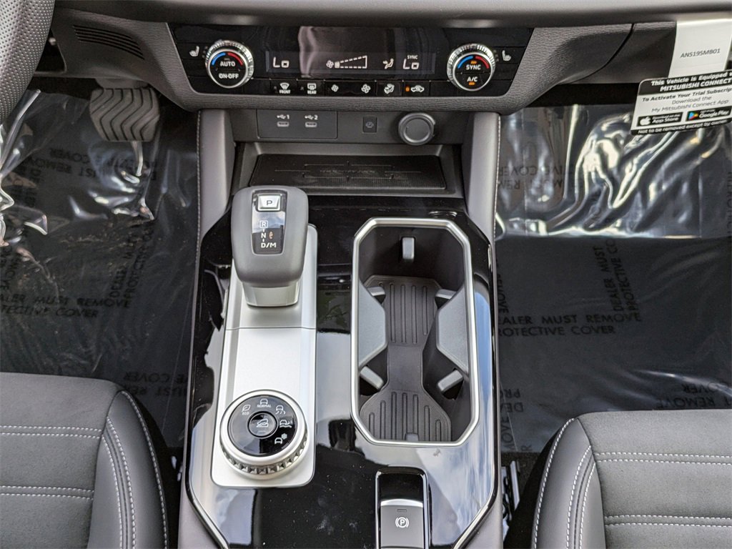 New 2025 Mitsubishi Outlander SE image 20