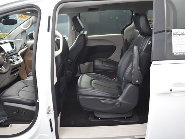 Used 2024 Chrysler Pacifica Select image 41