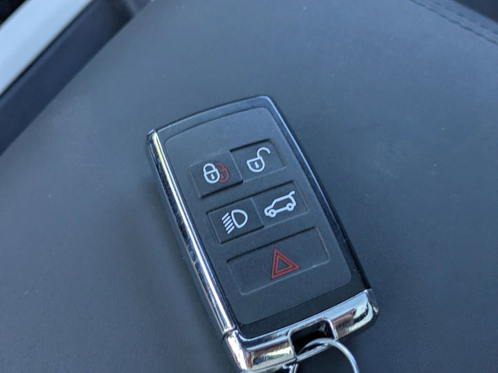 Used 2025 Land Rover Defender 110 S AWD/4WD image 28