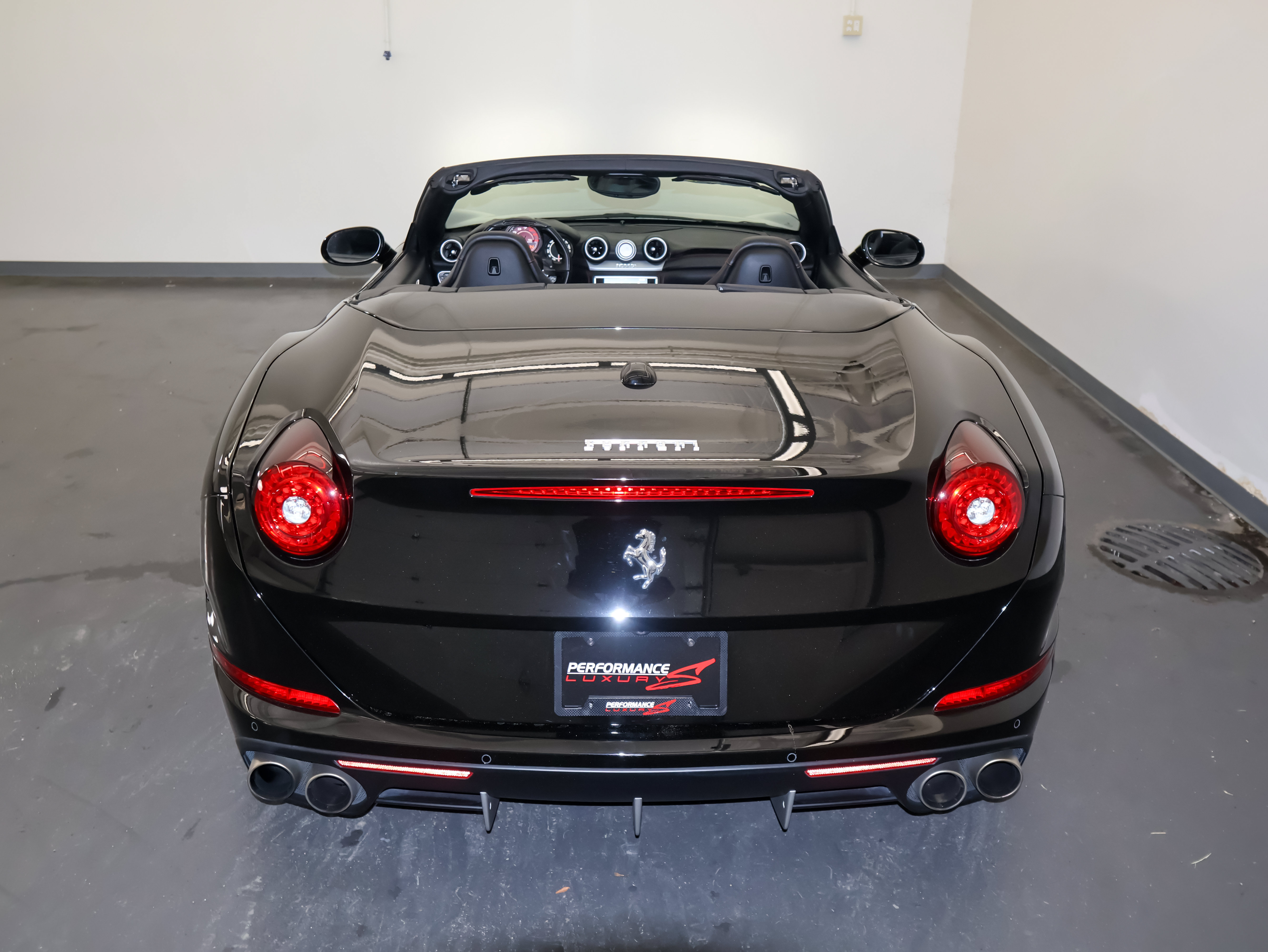 Used 2017 Ferrari California T RWD image 11