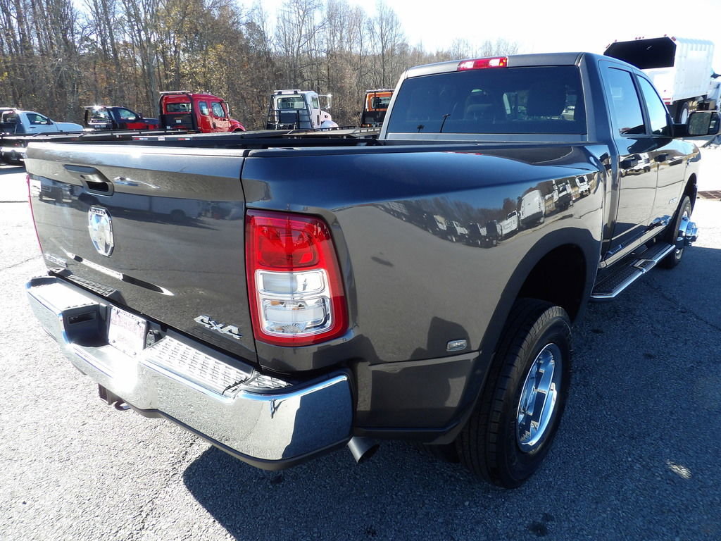 Used 2022 RAM 3500 Big Horn AWD/4WD image 5