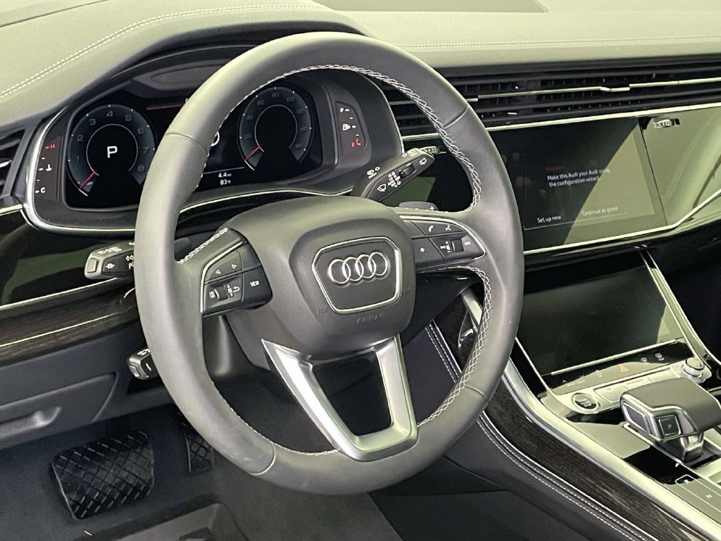 Certified 2025 Audi Q8 Prestige AWD/4WD image 4