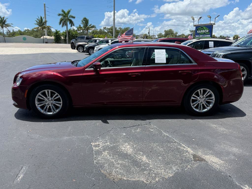 Used 2017 Chrysler 300 Limited RWD image 4