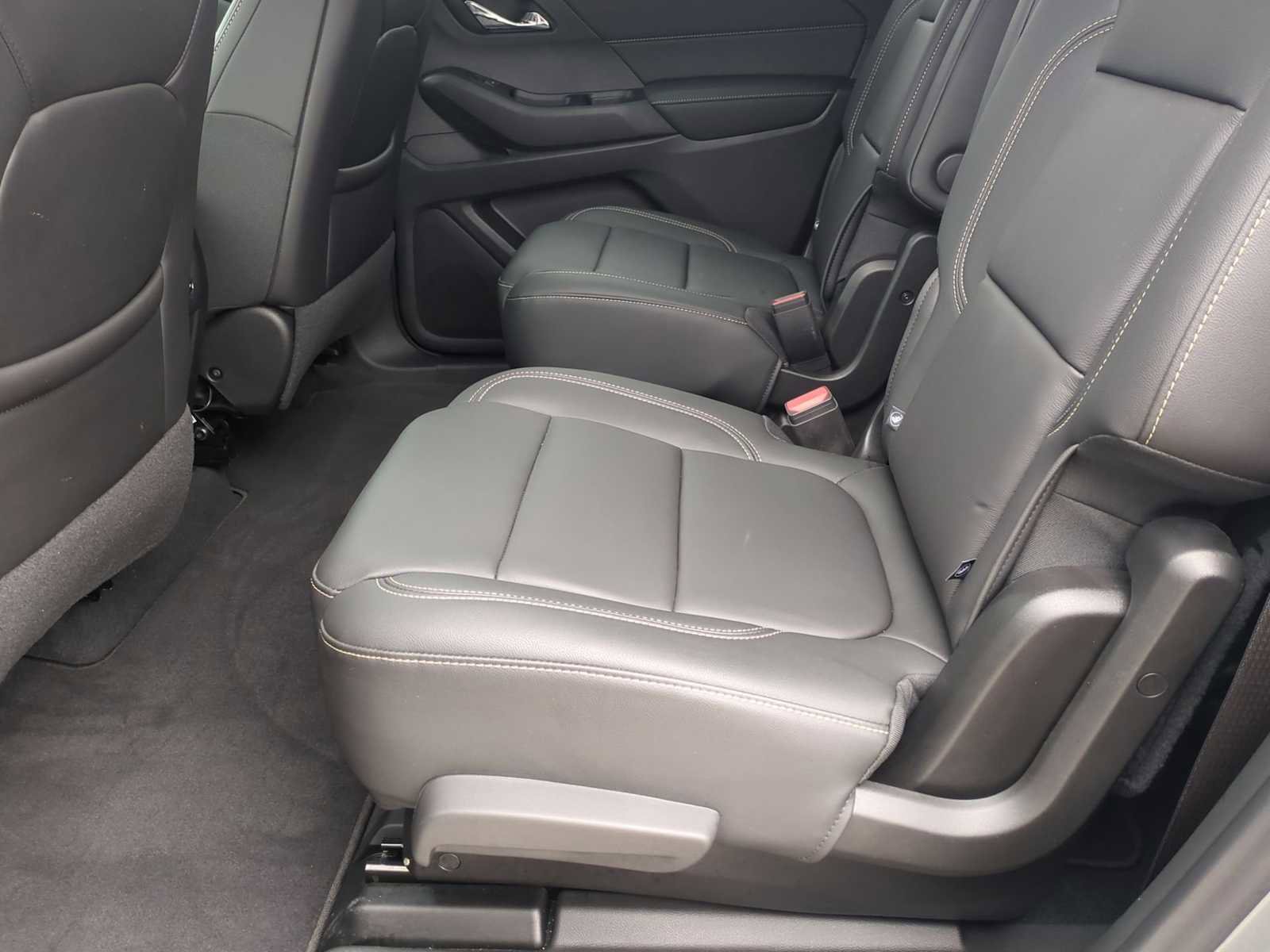 Used 2024 Chevrolet Traverse LT image 25