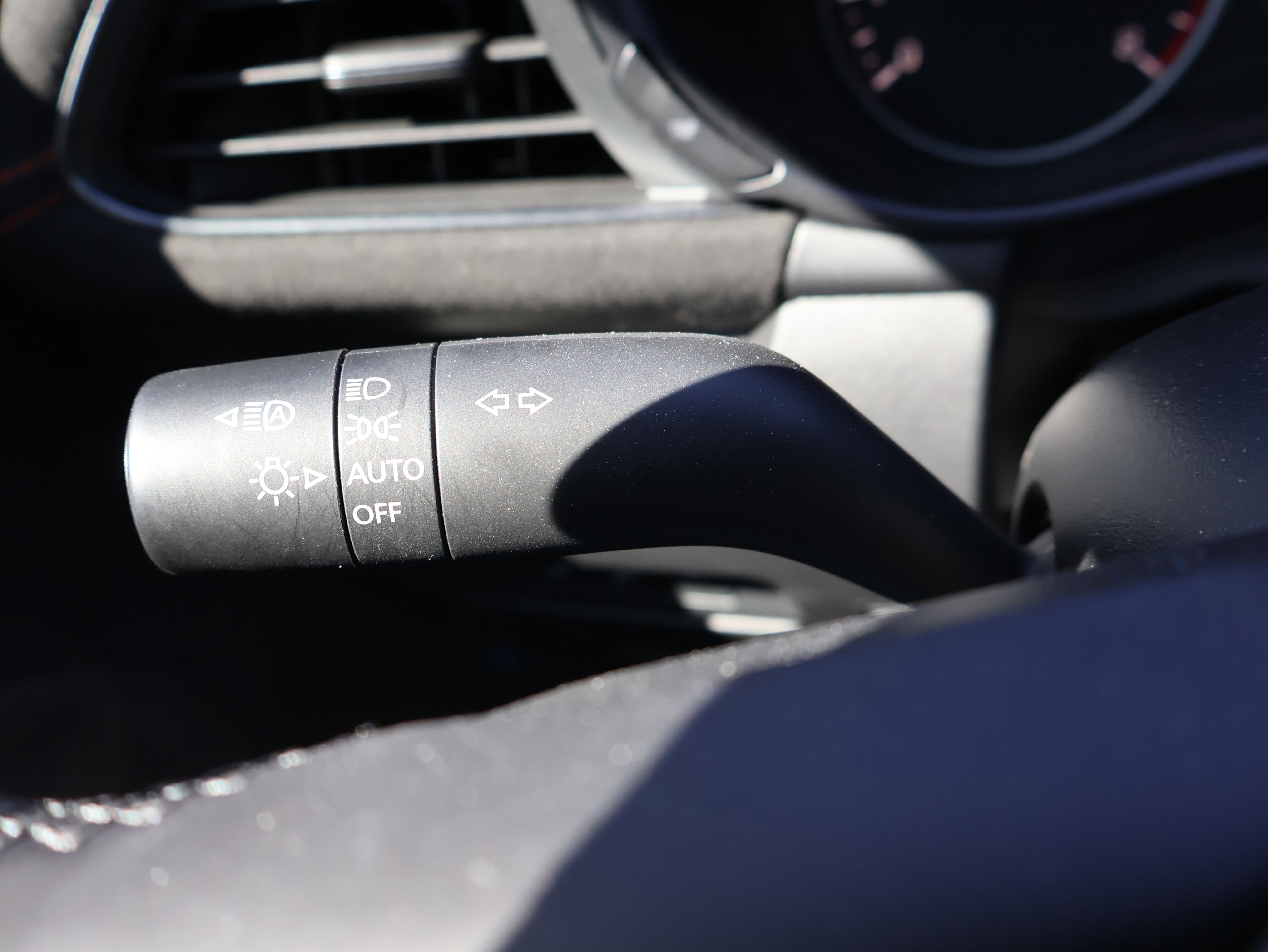 Certified 2025 MAZDA MAZDA3 Carbon AWD/4WD image 32