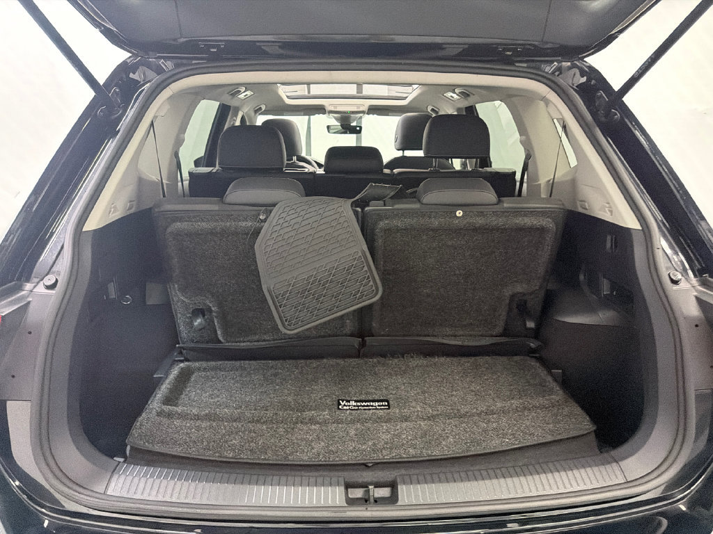 Used 2023 Volkswagen Tiguan SE w/ Panoramic Sunroof Package FWD image 19