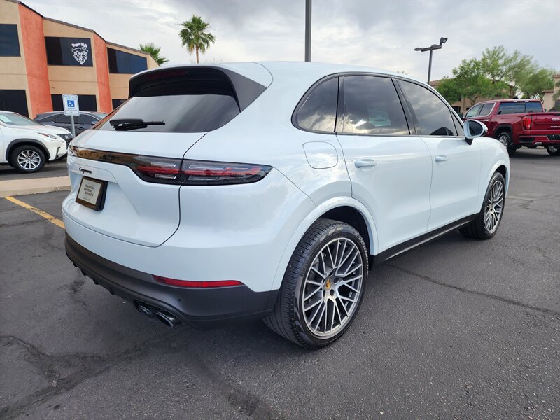 Used 2022 Porsche Cayenne Platinum Edition AWD/4WD image 3