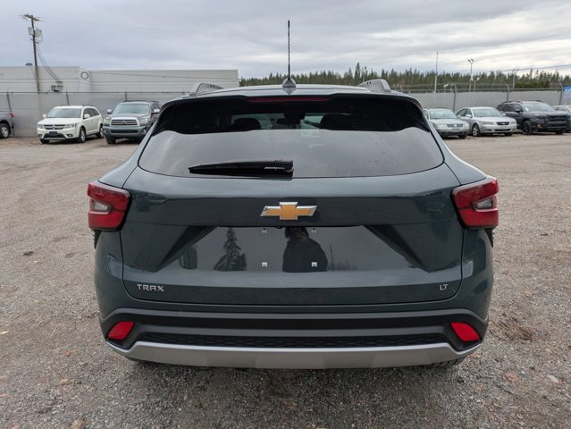 Used 2025 Chevrolet Trax LT w/ LT Convenience Package image 7