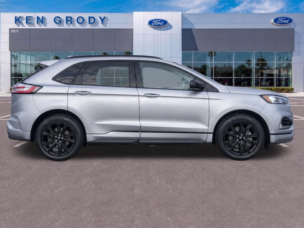 Certified 2022 Ford Edge SE w/ Black Appearance Package AWD/4WD image 7