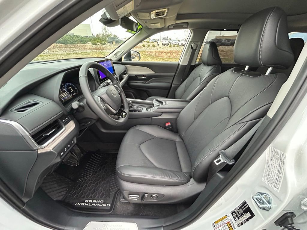 Used 2026 Toyota Grand Highlander Limited AWD/4WD image 11
