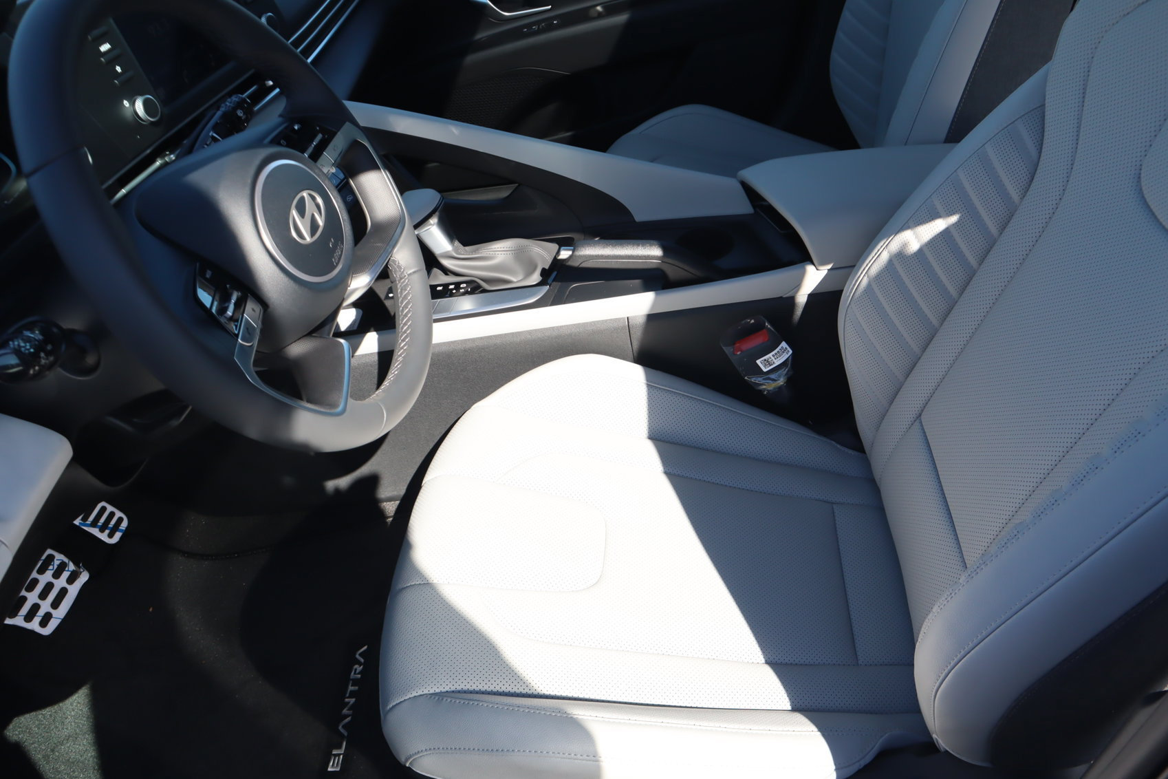 New 2026 Hyundai Elantra SEL Sport FWD image 17