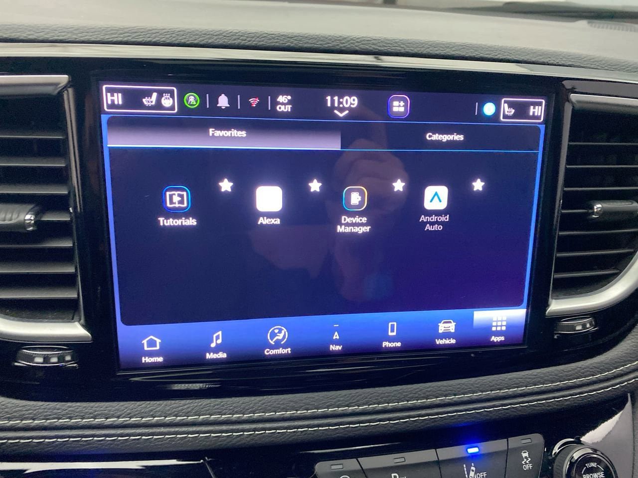 Used 2025 Chrysler Pacifica Limited FWD image 19
