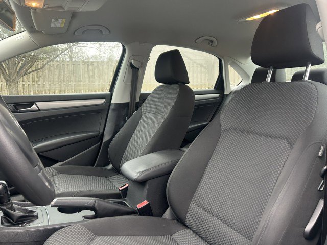 Used 2015 Volkswagen Passat 1.8T S image 17