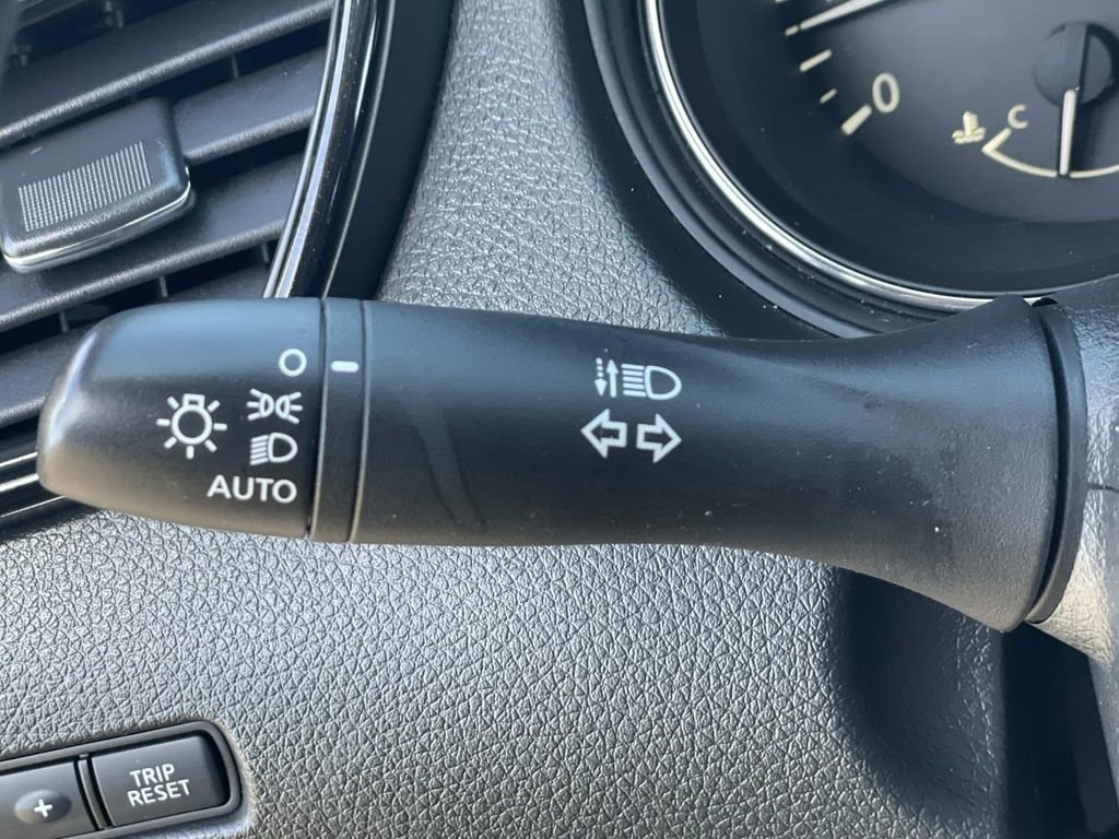 Used 2020 Nissan Rogue SV FWD image 15