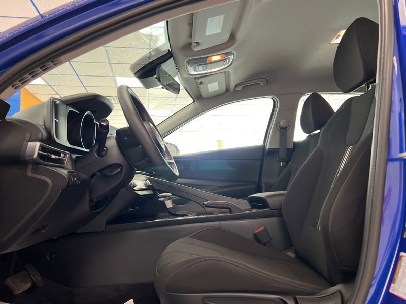 Used 2023 Hyundai Elantra SEL w/ Preferred Accessory Package image 17