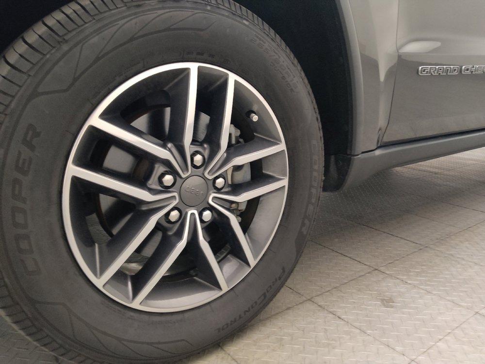 Used 2019 Jeep Grand Cherokee Laredo w/ Laredo X Package AWD/4WD image 31