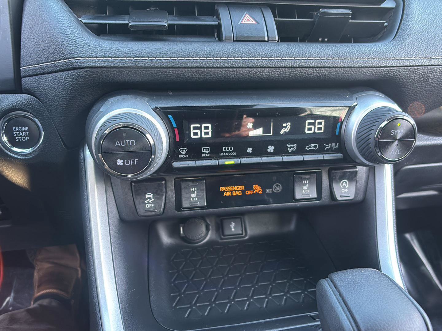 Used 2021 Toyota RAV4 XLE image 23