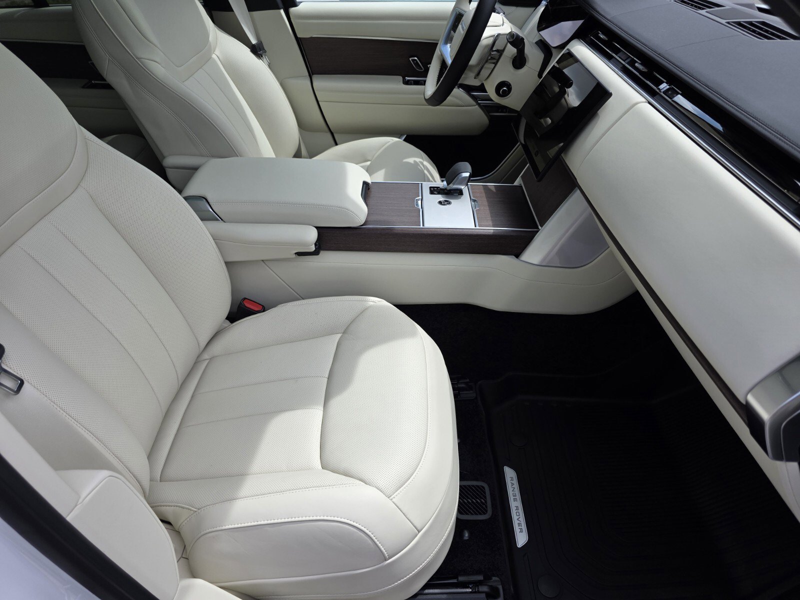 New 2026 Land Rover Range Rover SE image 3