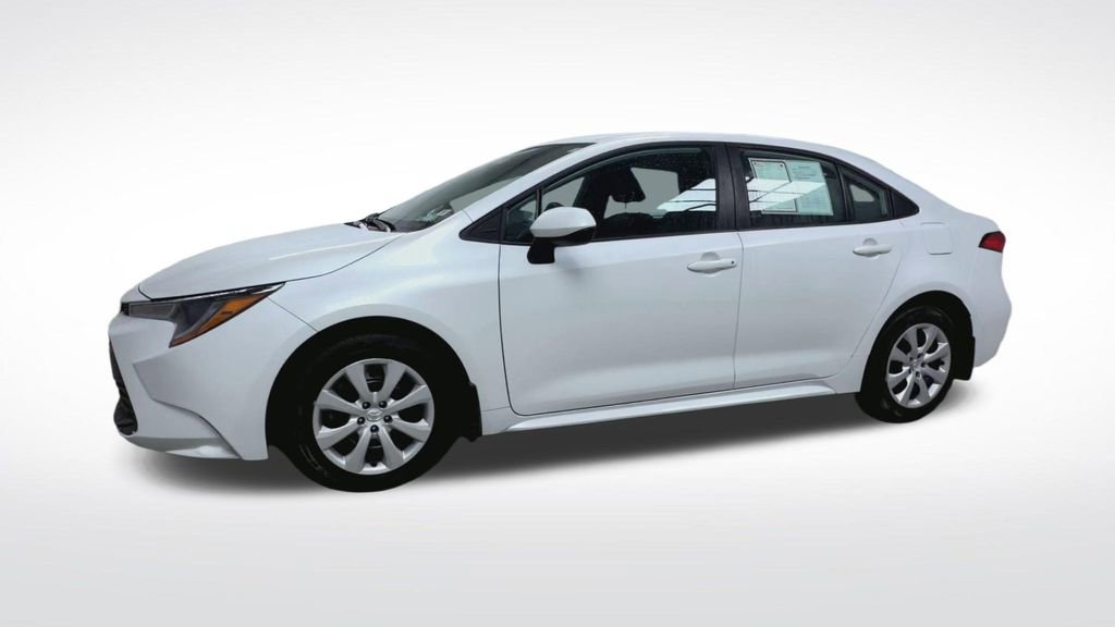 Certified 2025 Toyota Corolla LE image 5