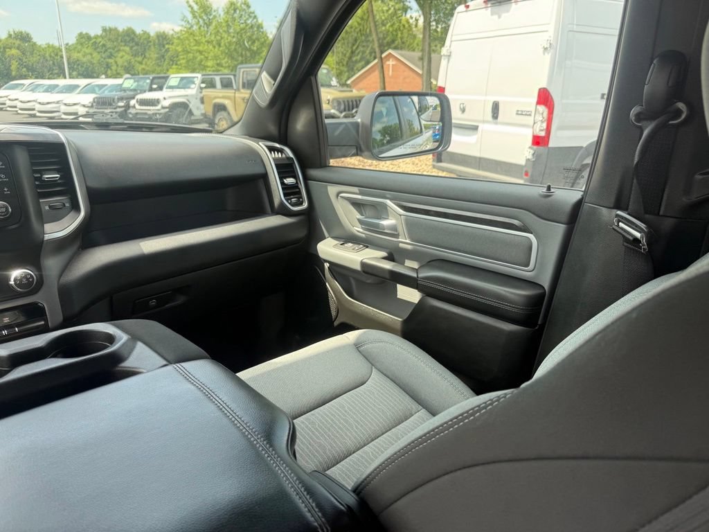 Used 2022 RAM 1500 Big Horn AWD/4WD image 38