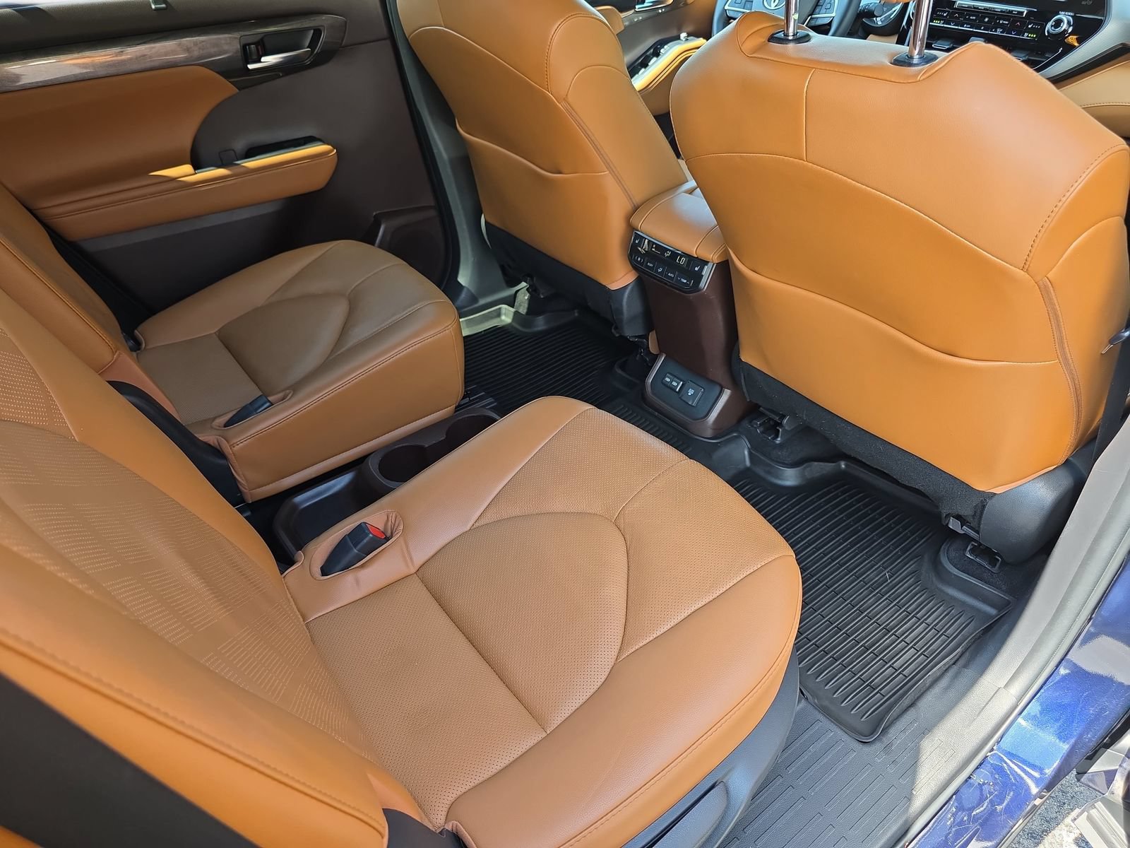 Used 2022 Toyota Highlander Platinum AWD/4WD image 11