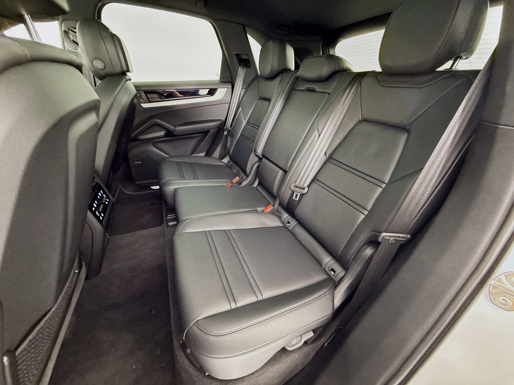 Certified 2025 Porsche Cayenne E-Hybrid image 24