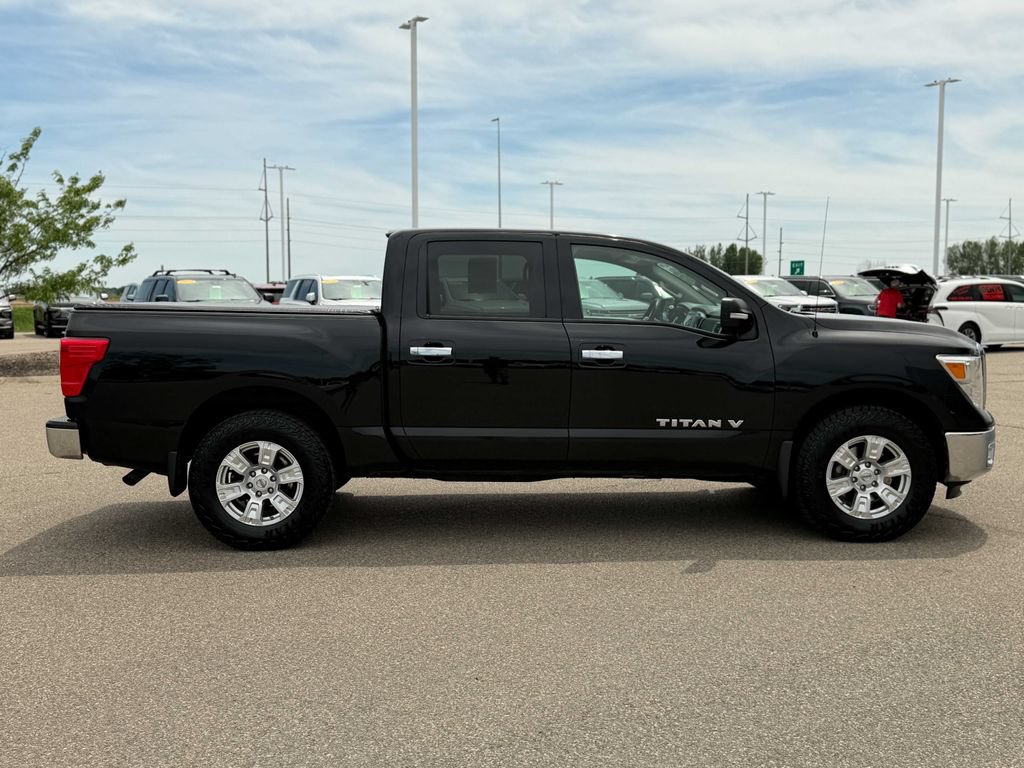 Used 2018 Nissan Titan SV AWD/4WD image 5