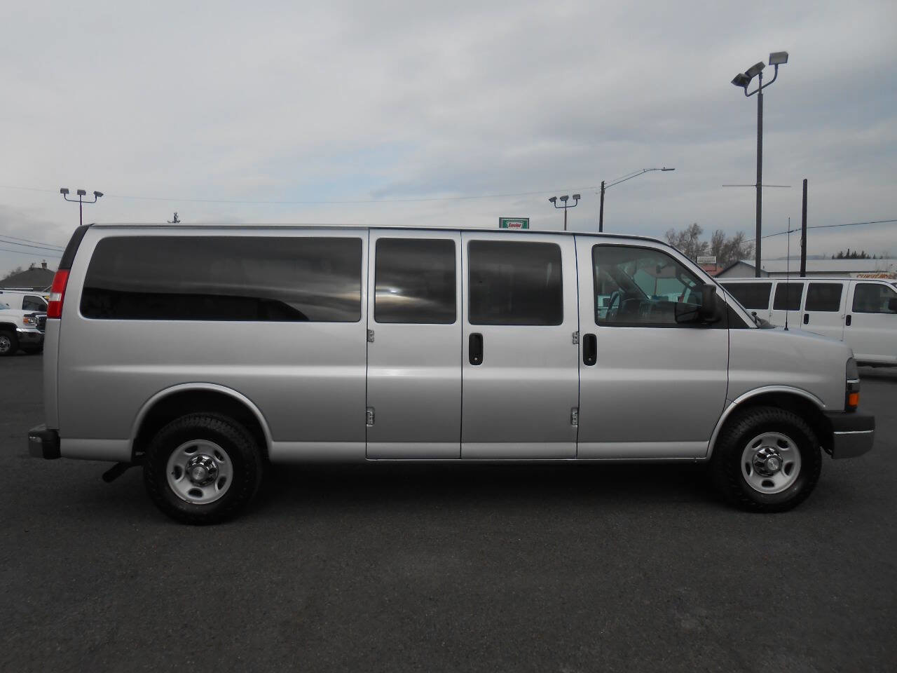 Used 2016 Chevrolet Express 3500 LT w/ LT Preferred Equipment Group image 3