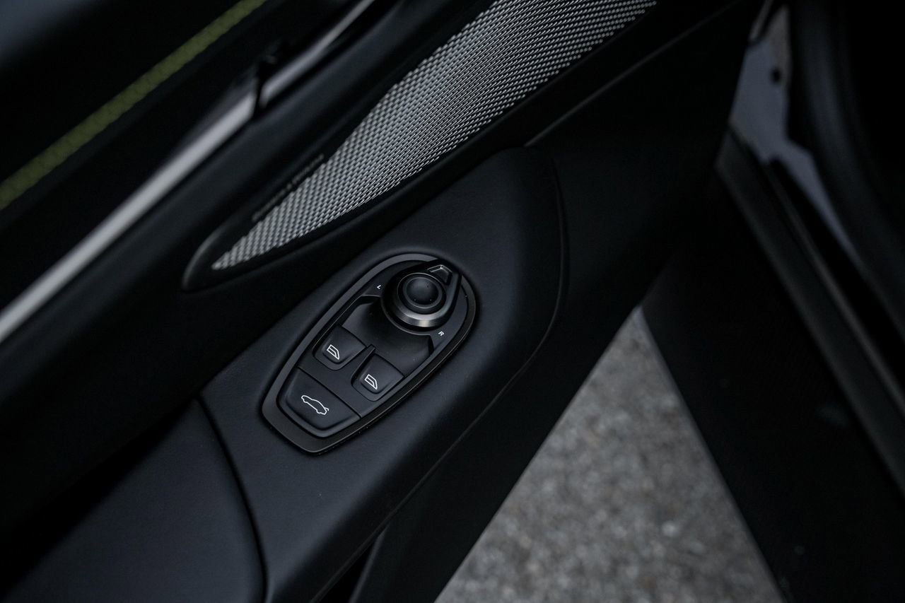 New 2026 Aston Martin V8 Vantage Roadster image 31