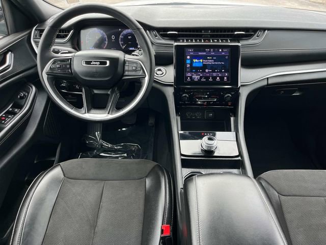 Used 2024 Jeep Grand Cherokee Altitude image 3