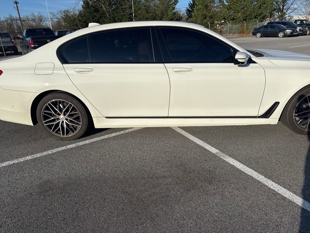 Used 2018 BMW 740i xDrive image 2