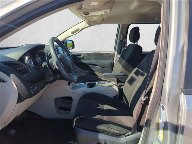Used 2016 Dodge Grand Caravan SXT FWD image 17