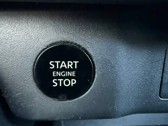 Used 2025 Nissan Rogue SV FWD image 22