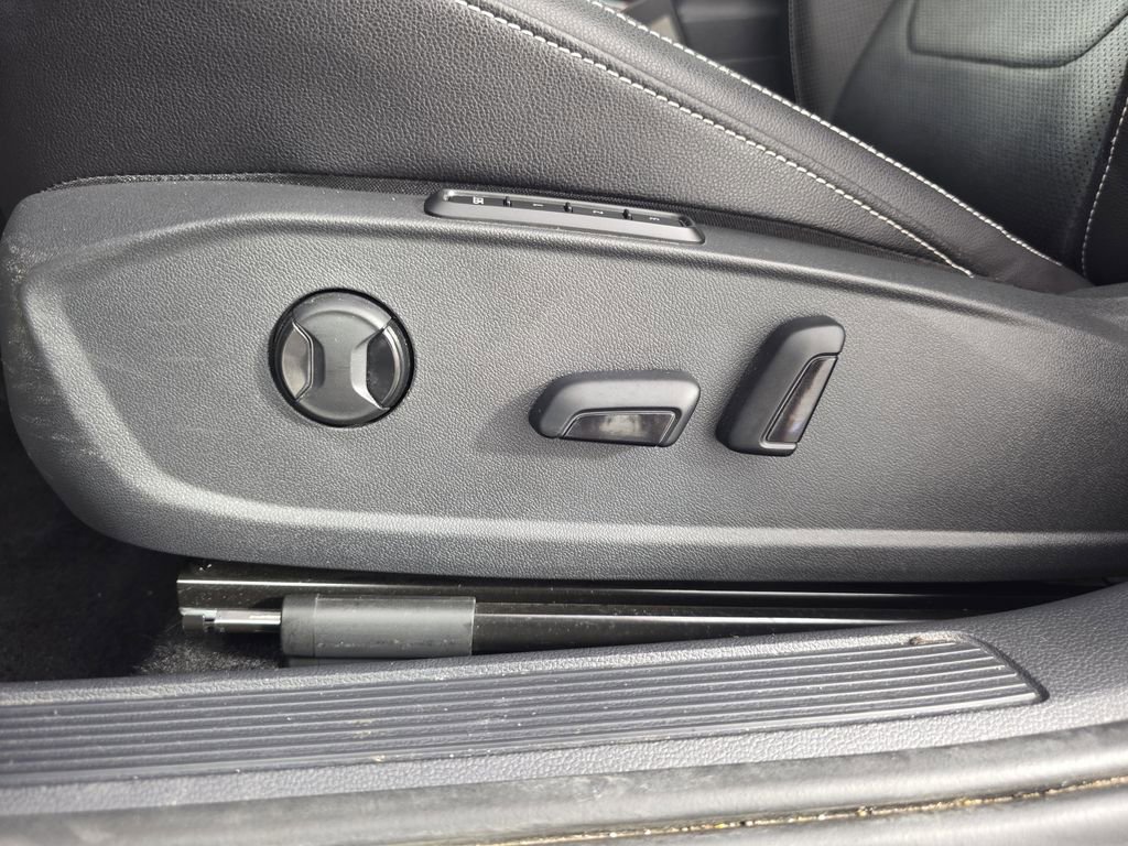 Used 2023 Volkswagen Jetta SEL FWD image 28