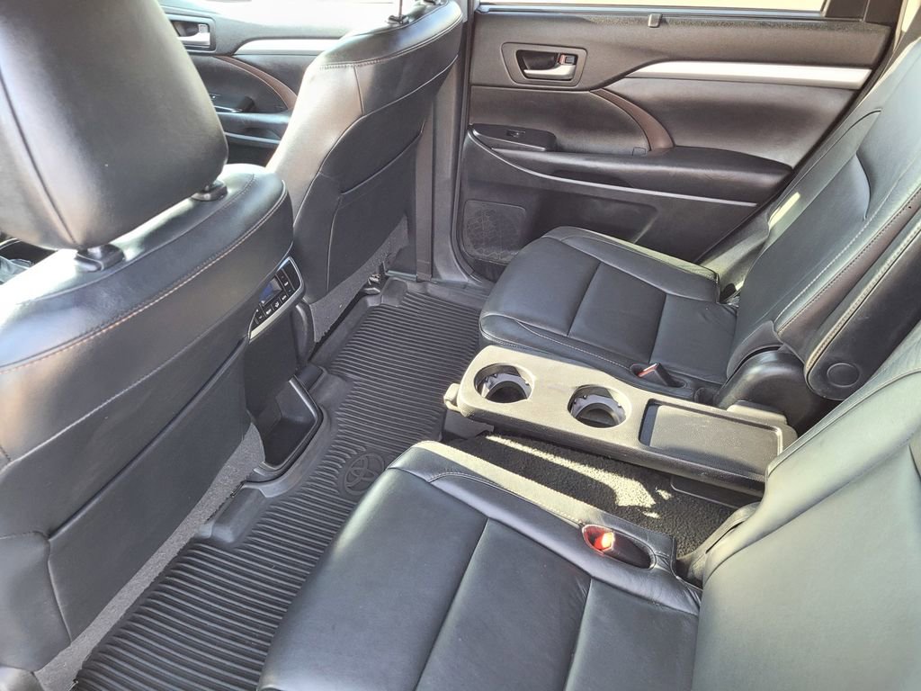Used 2018 Toyota Highlander XLE image 11