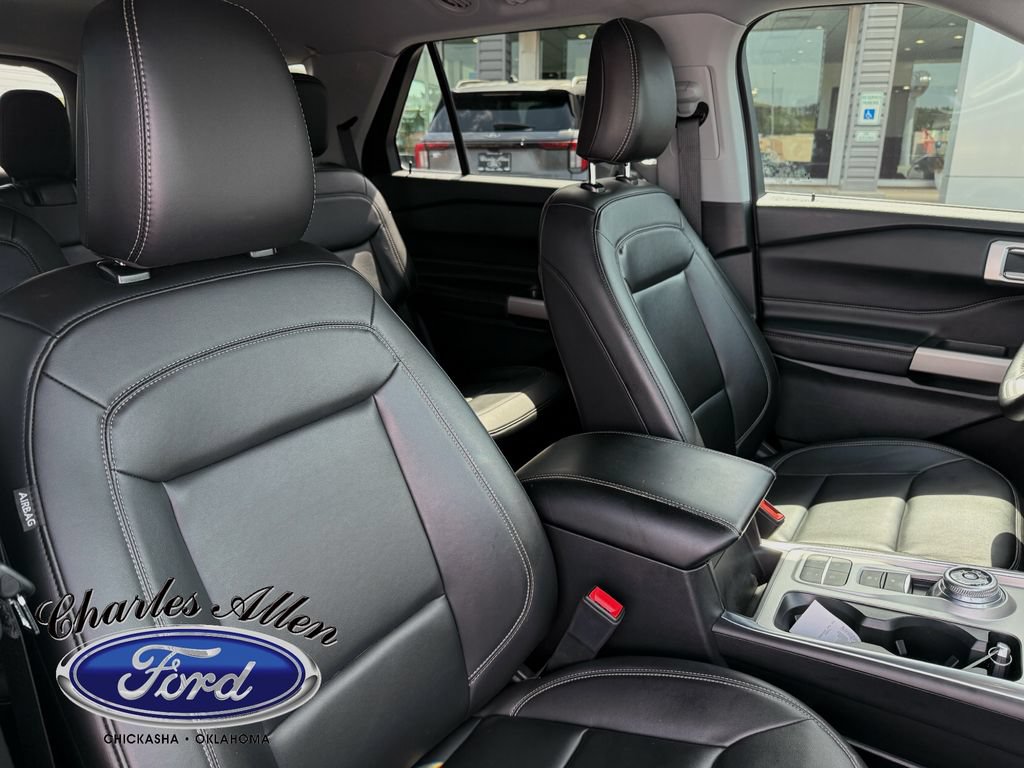 Used 2024 Ford Explorer XLT w/ Equipment Group 202A RWD image 13