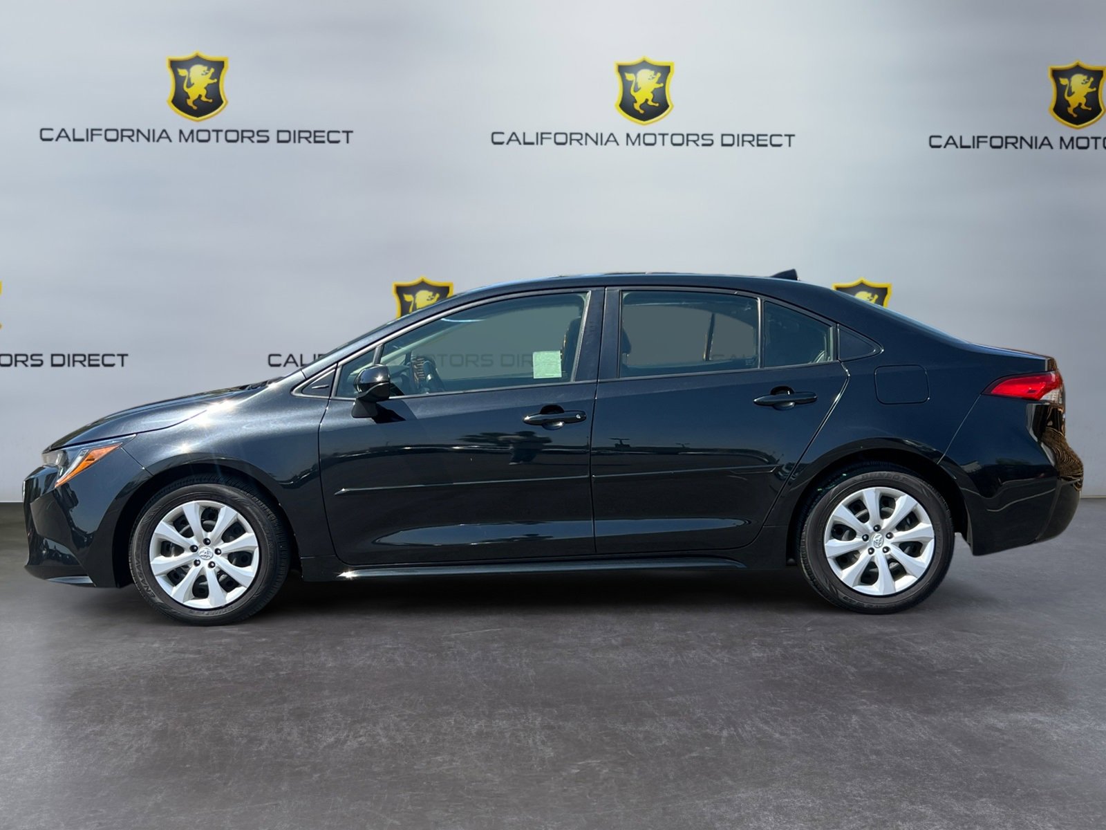 Used 2022 Toyota Corolla LE image 2