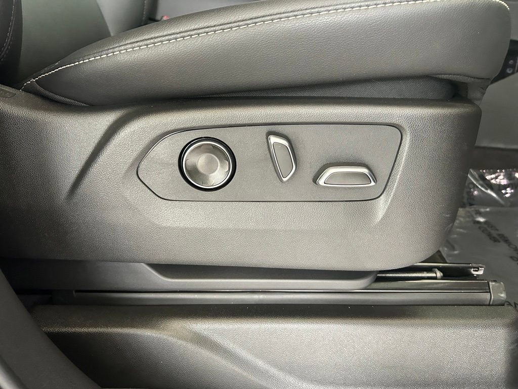 Used 2026 Cadillac Escalade 4WD image 26