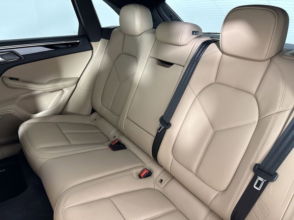 Certified 2025 Porsche Macan image 22