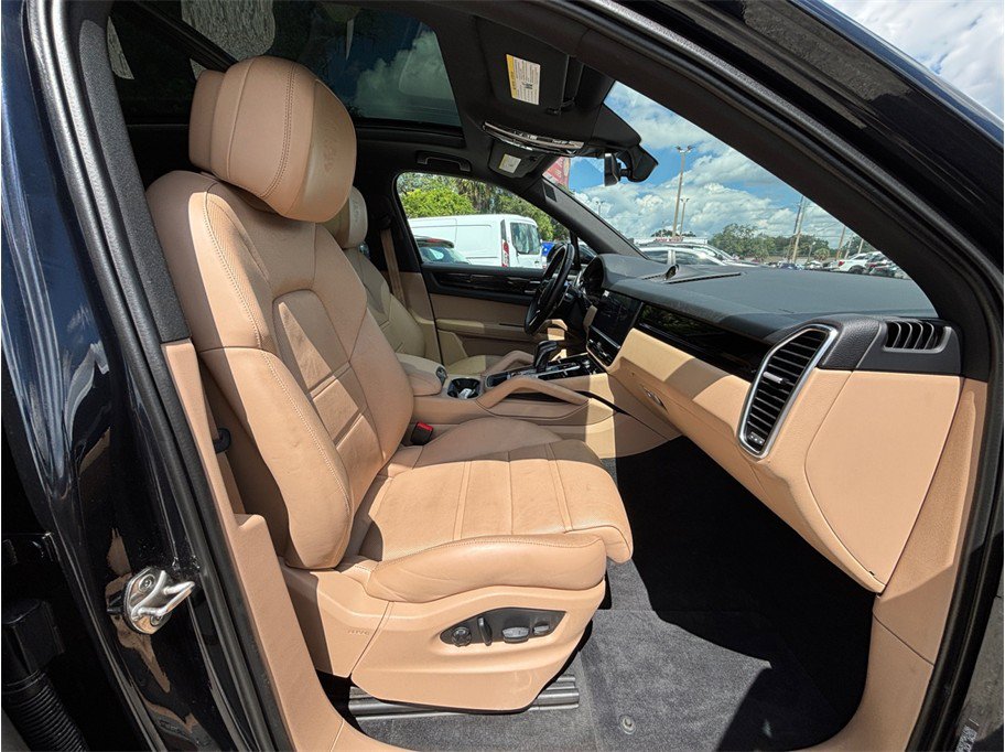 Used 2023 Porsche Cayenne S Platinum w/ Premium Package Plus AWD/4WD image 47