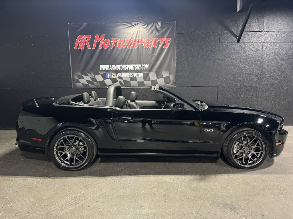 Used 2013 Ford Mustang GT Premium w/ Security Pkg RWD image 6