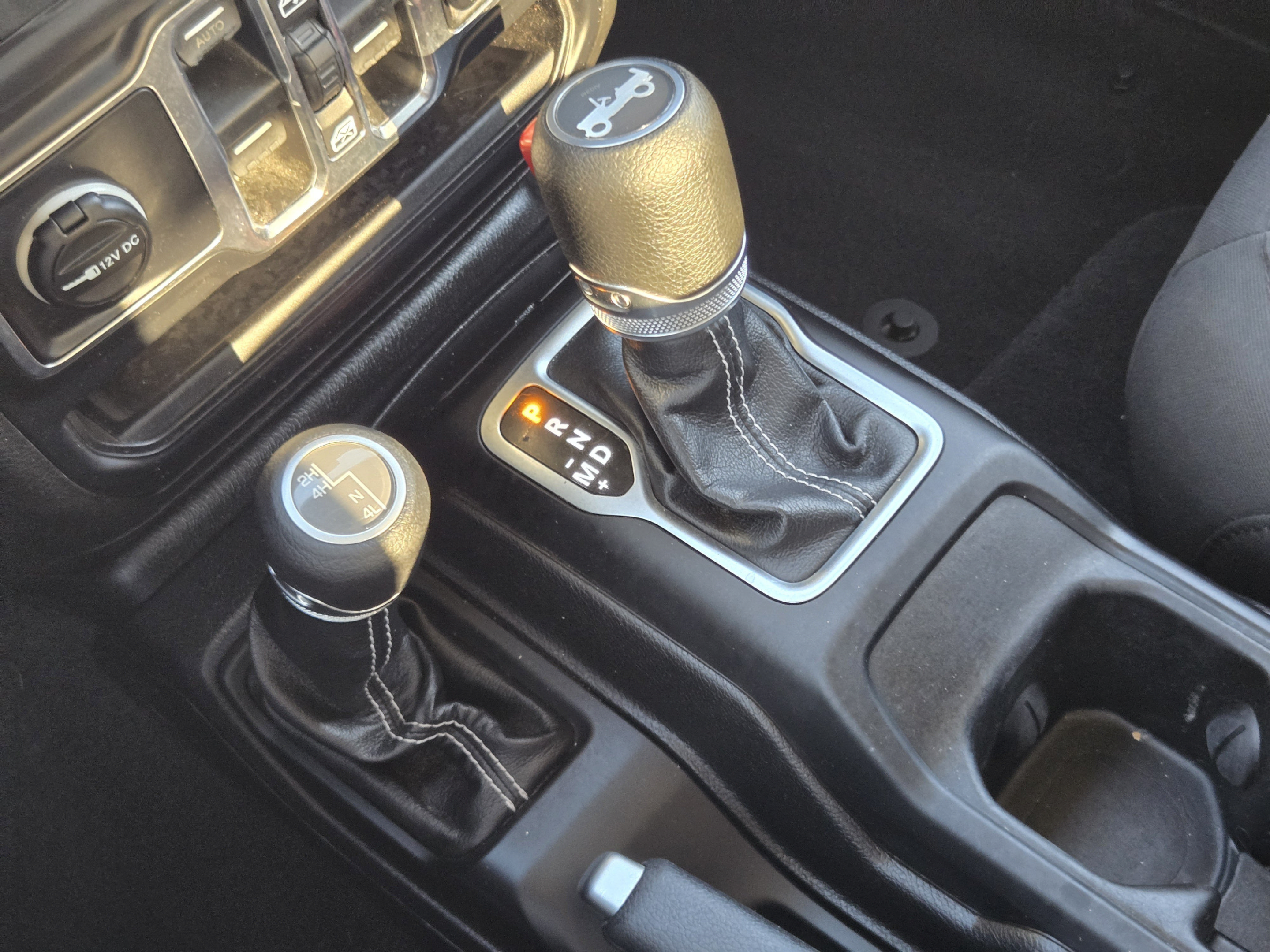 Used 2019 Jeep Wrangler Unlimited Sahara AWD/4WD image 16