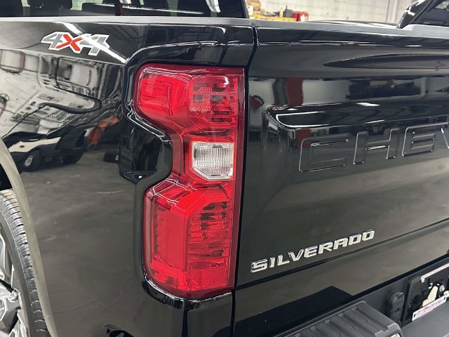 Used 2024 Chevrolet Silverado 1500 LT AWD/4WD image 14