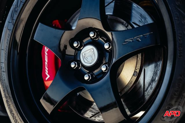 Used 2010 Dodge Viper ACR RWD image 3