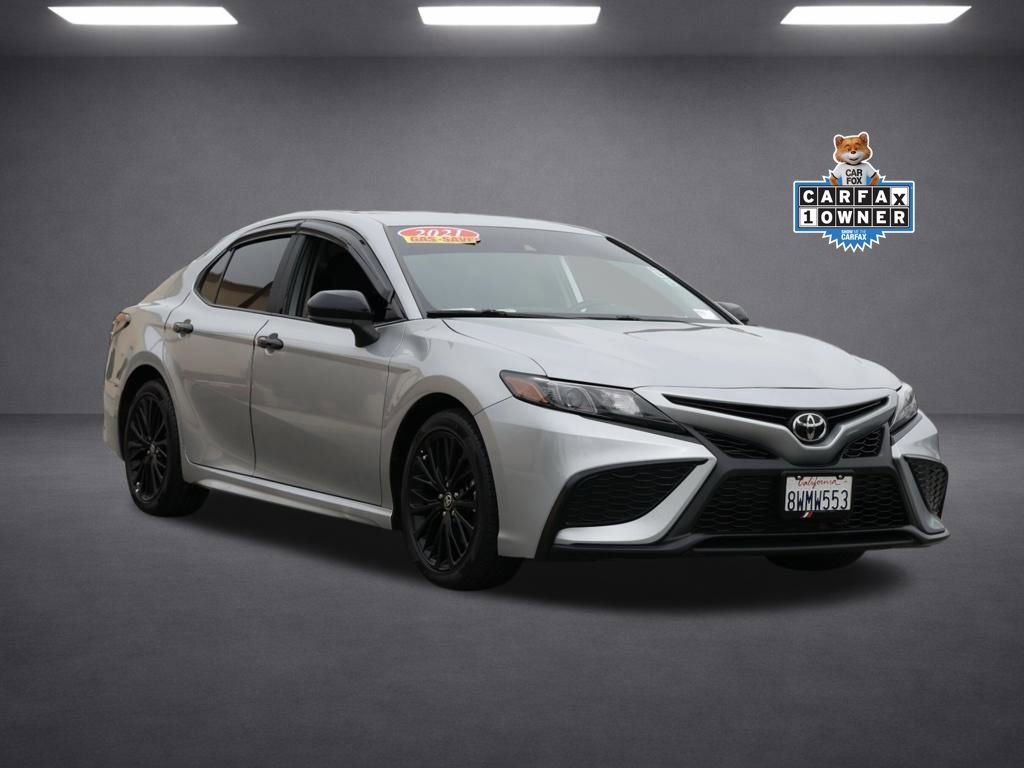 Used 2021 Toyota Camry SE w/ Carpet Mat Package (TMS) image 2