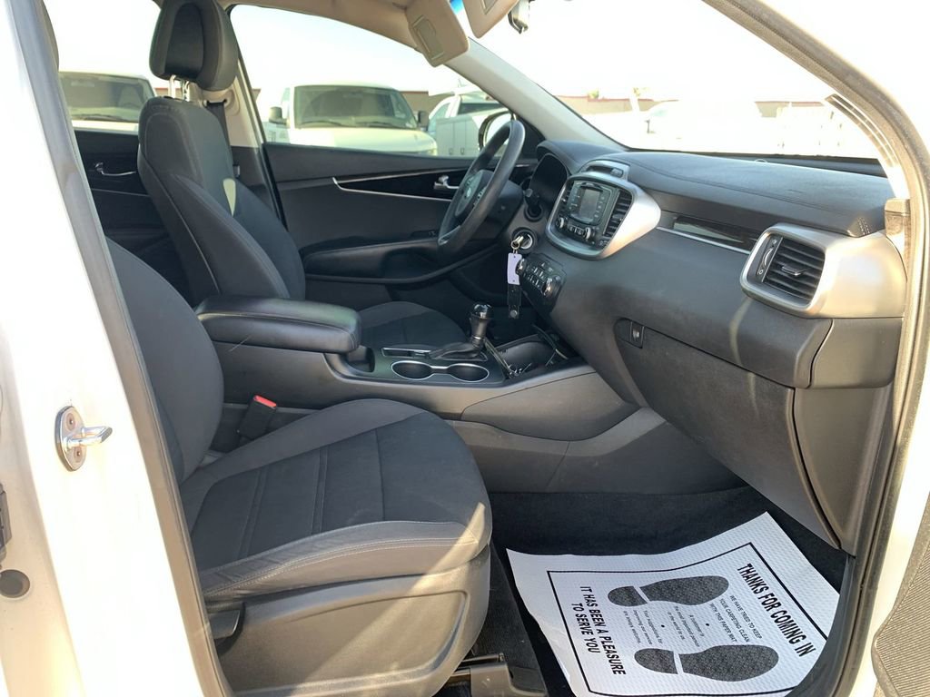 Used 2017 Kia Sorento LX FWD image 26