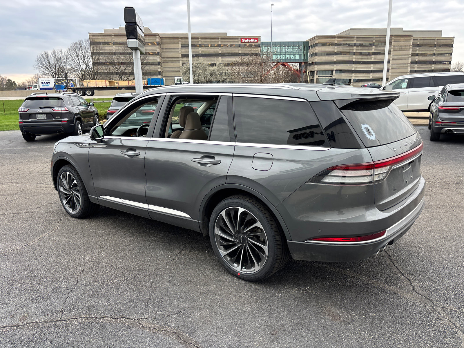 Certified 2023 Lincoln Aviator Reserve w/ Equipment Group 201A image 5